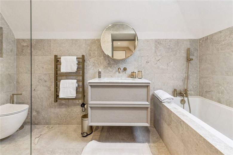 3 bedroom flat, Stratton Street, Mayfair W1J - Available