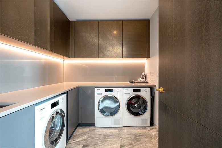 5 bedroom flat, Casson Square, London SE1 - Available