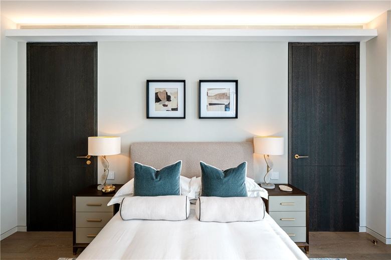 5 bedroom flat, Casson Square, London SE1 - Available