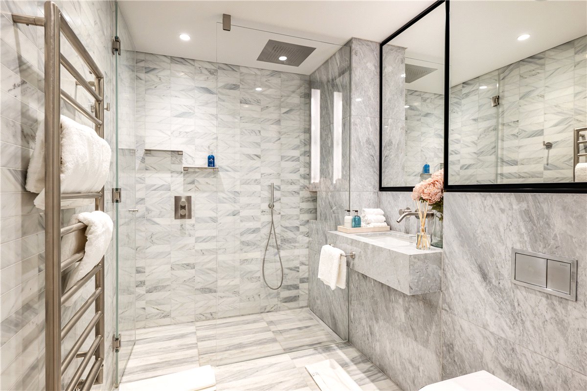 2 bedroom flat, Cork Street, Mayfair W1S - Available