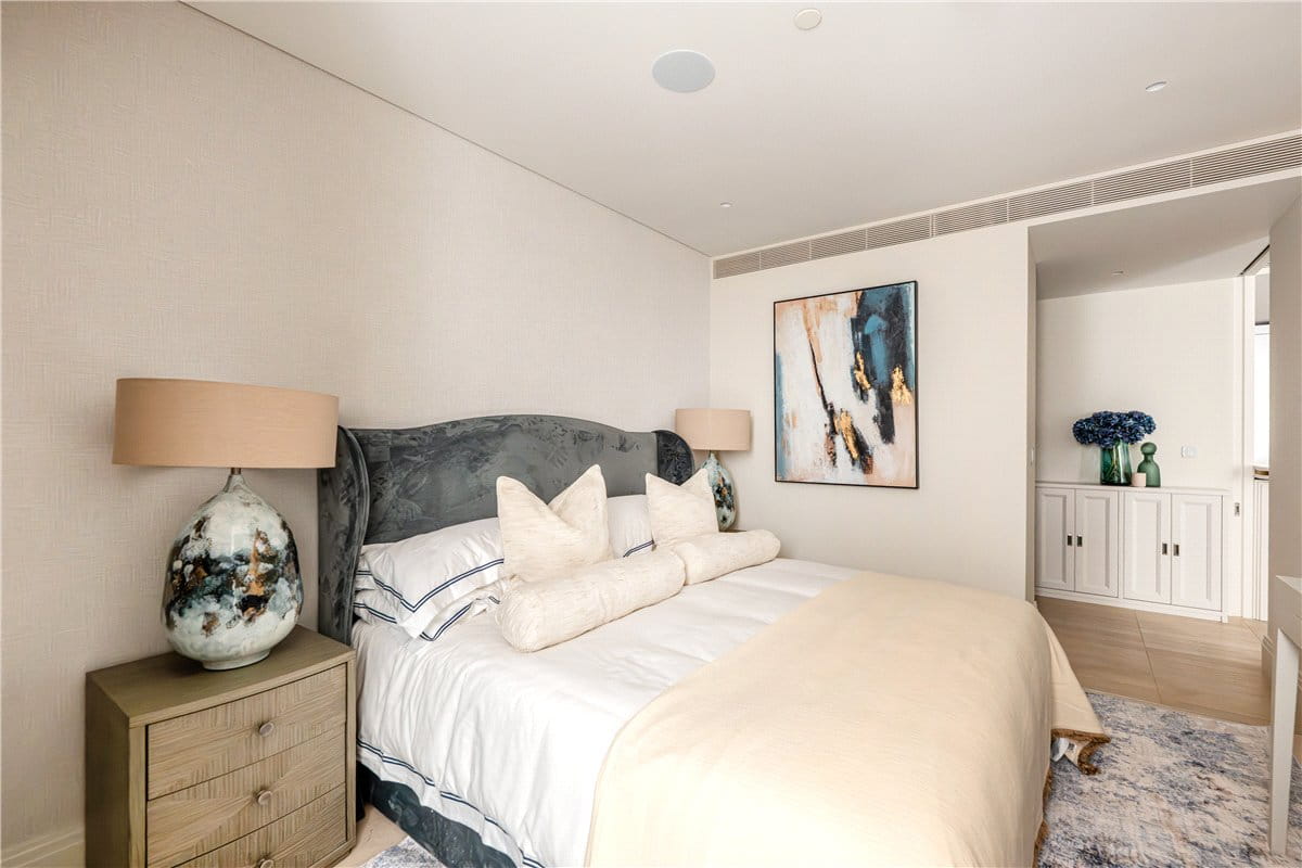 2 bedroom flat, Cork Street, Mayfair W1S - Available