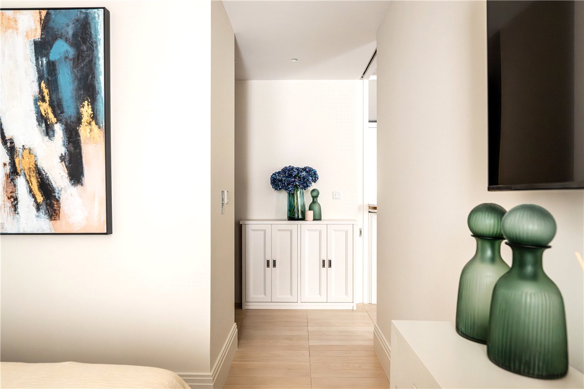 2 bedroom flat, Cork Street, Mayfair W1S - Available