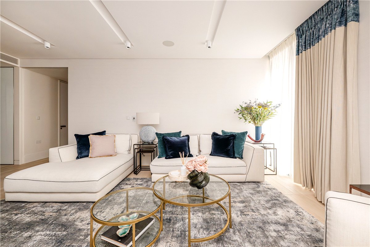 2 bedroom flat, Cork Street, Mayfair W1S - Available