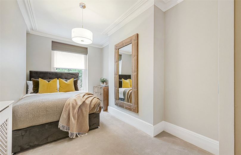 2 bedroom flat, St Georges Court, Gloucester Road SW7 - Available