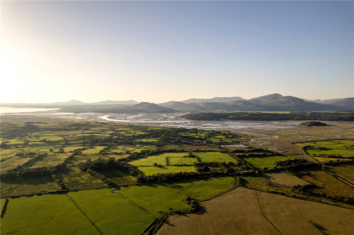 11 bedroom house, Talsarnau, Gwynedd LL47 - Available