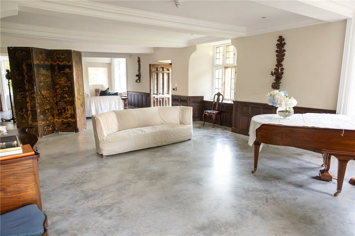 11 bedroom house, Talsarnau, Gwynedd LL47 - Available