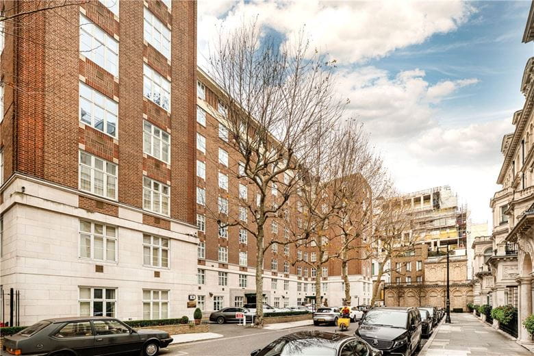 1 bedroom flat, Chesterfield Gardens, Mayfair W1J - Let Agreed