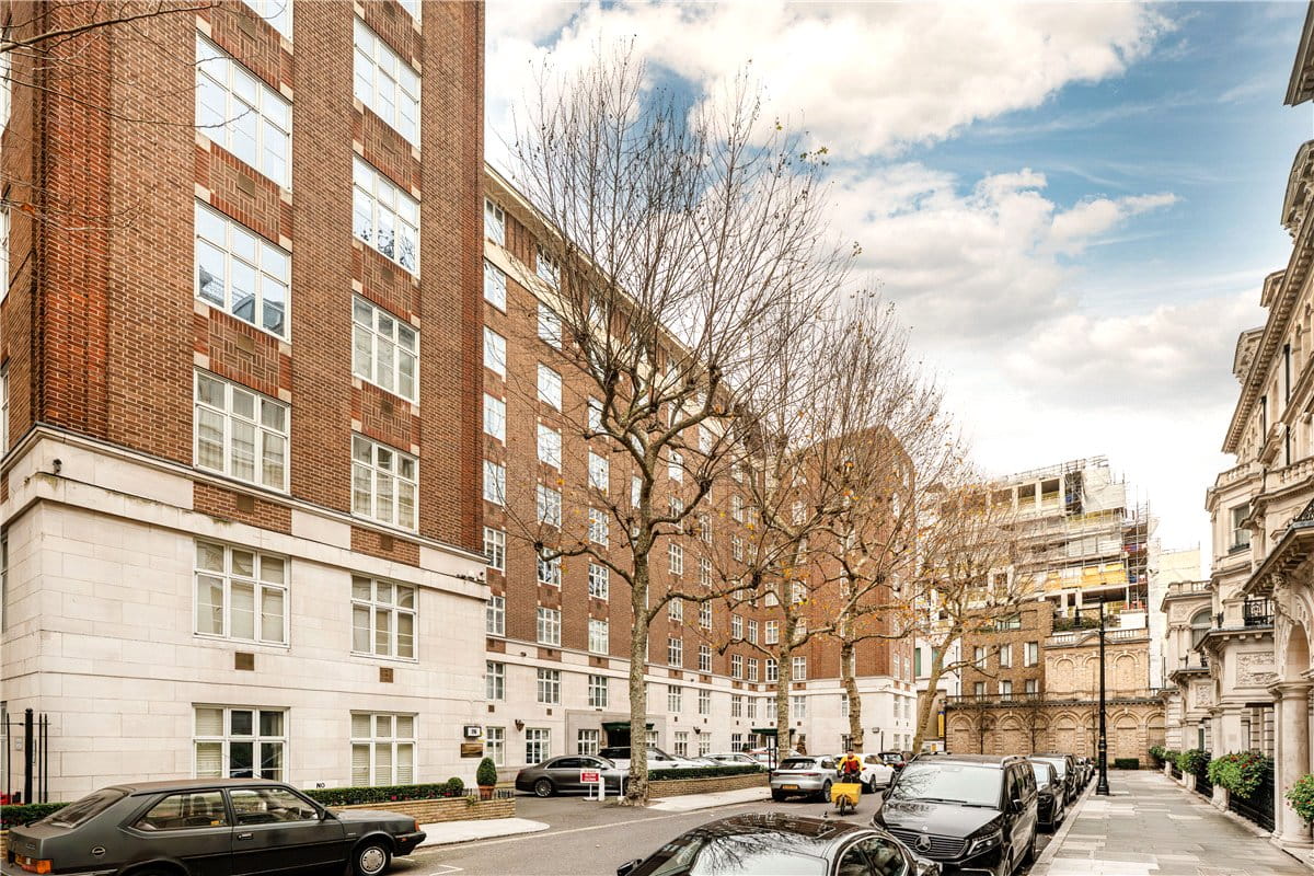 1 bedroom flat, Chesterfield Gardens, Mayfair W1J - Let Agreed