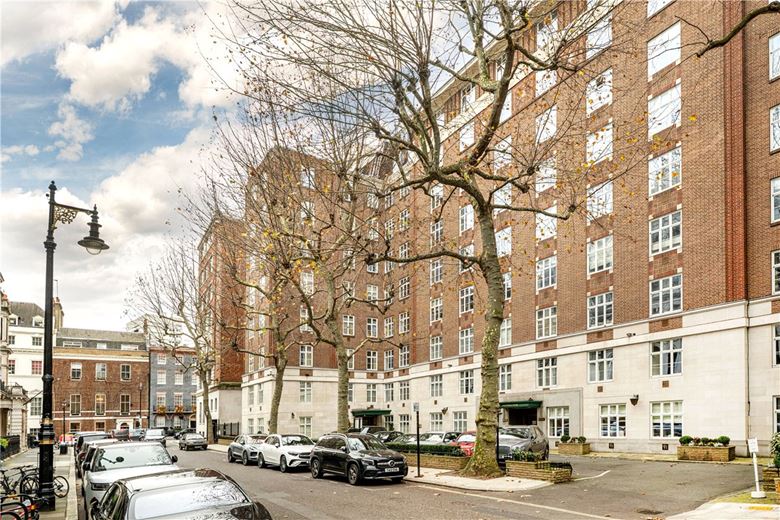 1 bedroom flat, Chesterfield Gardens, Mayfair W1J - Let Agreed