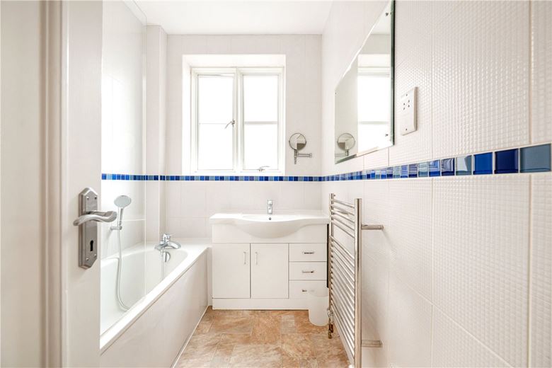 1 bedroom flat, Chesterfield Gardens, Mayfair W1J - Let Agreed