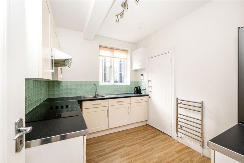 1 bedroom flat, Chesterfield Gardens, Mayfair W1J - Let Agreed
