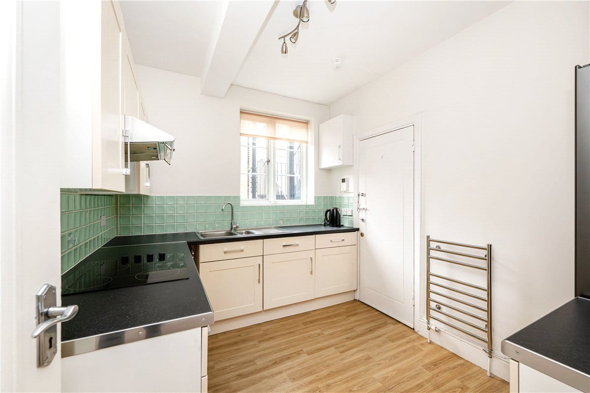 1 bedroom flat, Chesterfield Gardens, Mayfair W1J - Let Agreed
