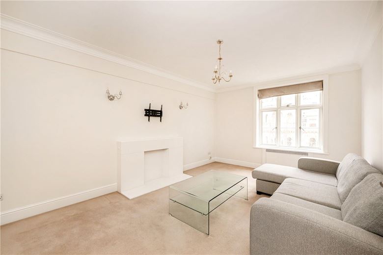 1 bedroom flat, Chesterfield Gardens, Mayfair W1J - Let Agreed