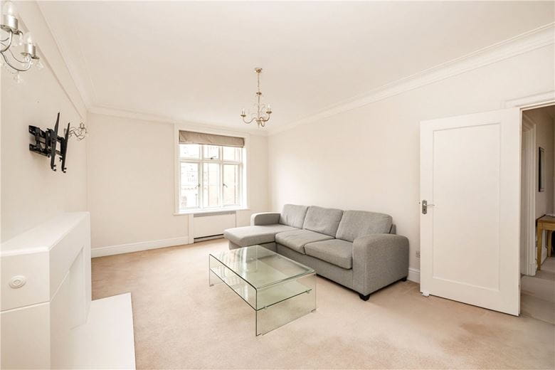 1 bedroom flat, Chesterfield Gardens, Mayfair W1J - Let Agreed