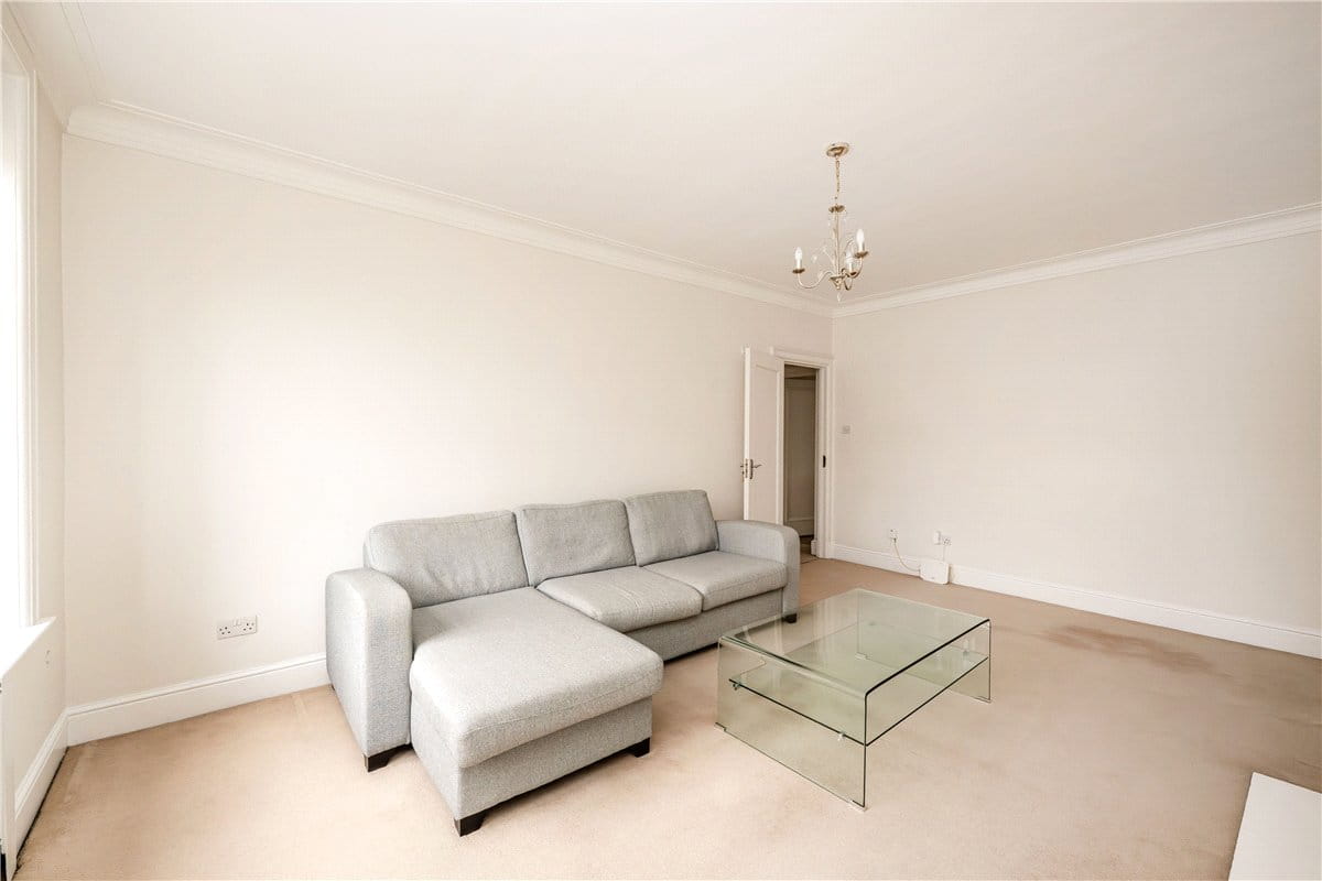 1 bedroom flat, Chesterfield Gardens, Mayfair W1J - Let Agreed