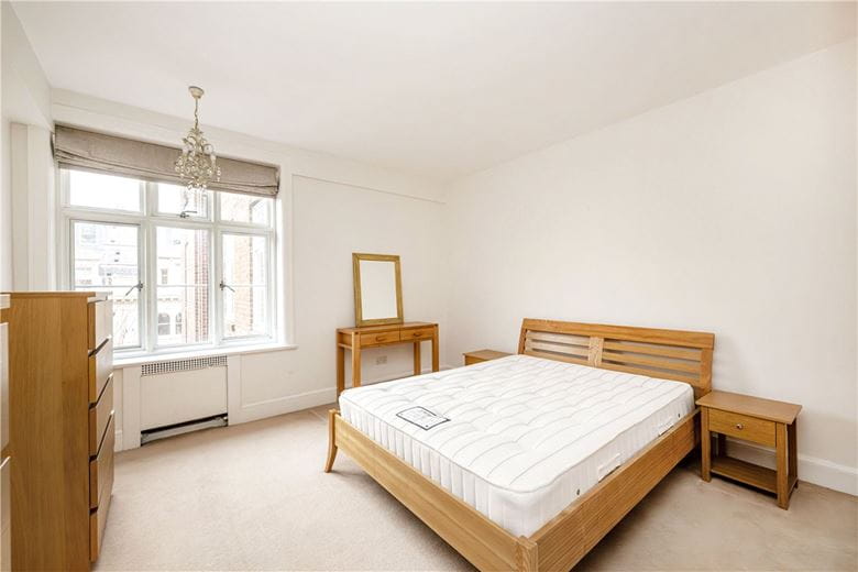 1 bedroom flat, Chesterfield Gardens, Mayfair W1J - Let Agreed