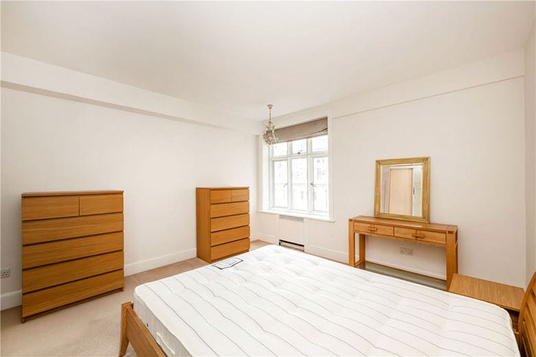 1 bedroom flat, Chesterfield Gardens, Mayfair W1J - Let Agreed