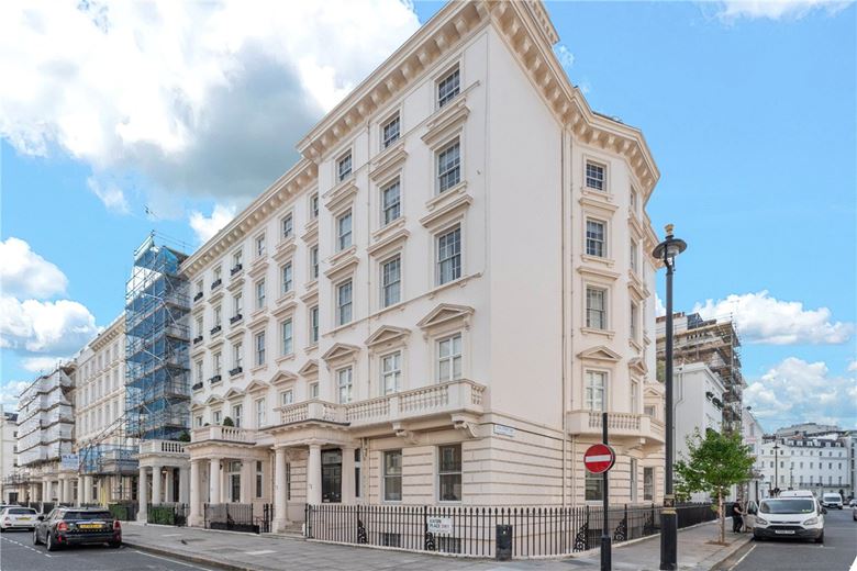 3 bedroom flat, Eaton Place, Belgravia SW1X - Available