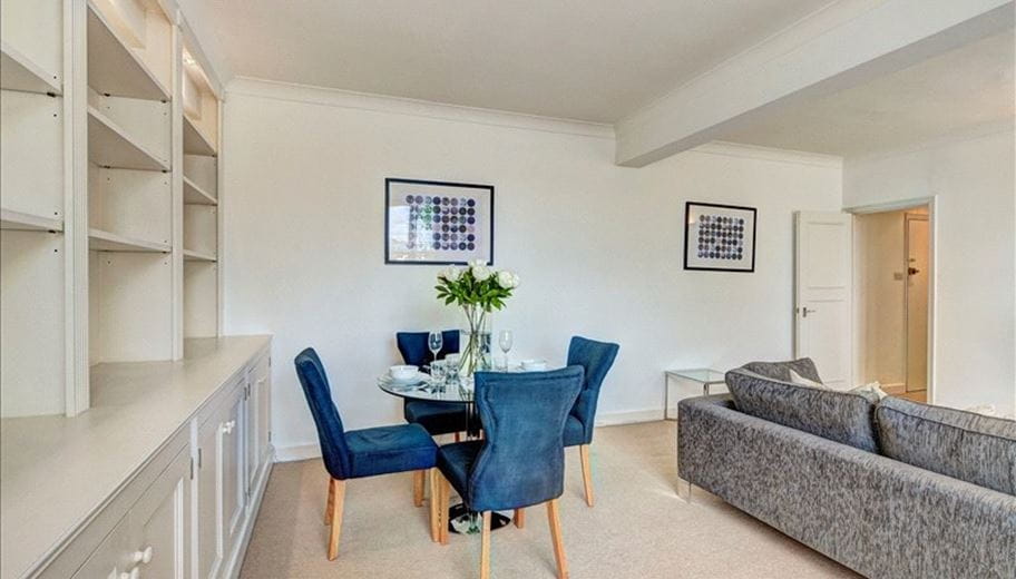 1 bedroom flat, Hill Street, London W1J - Available