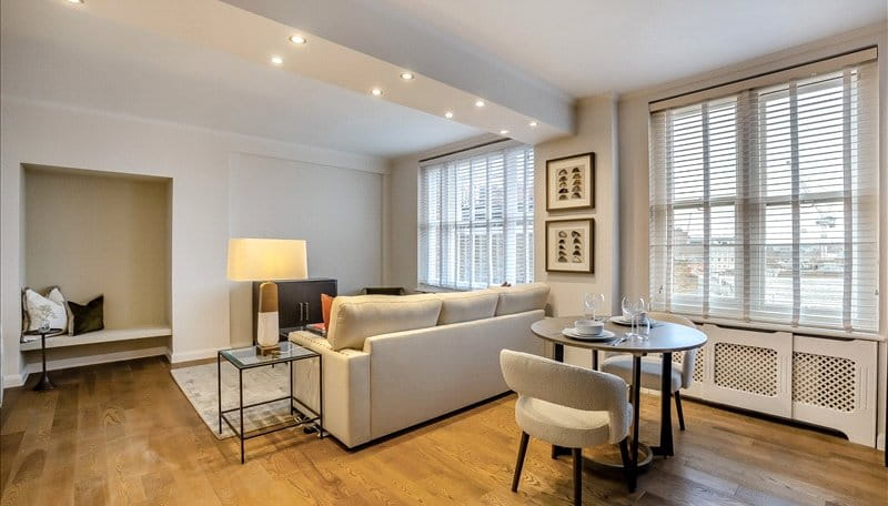 1 bedroom flat, Hill Street, London W1J - Available