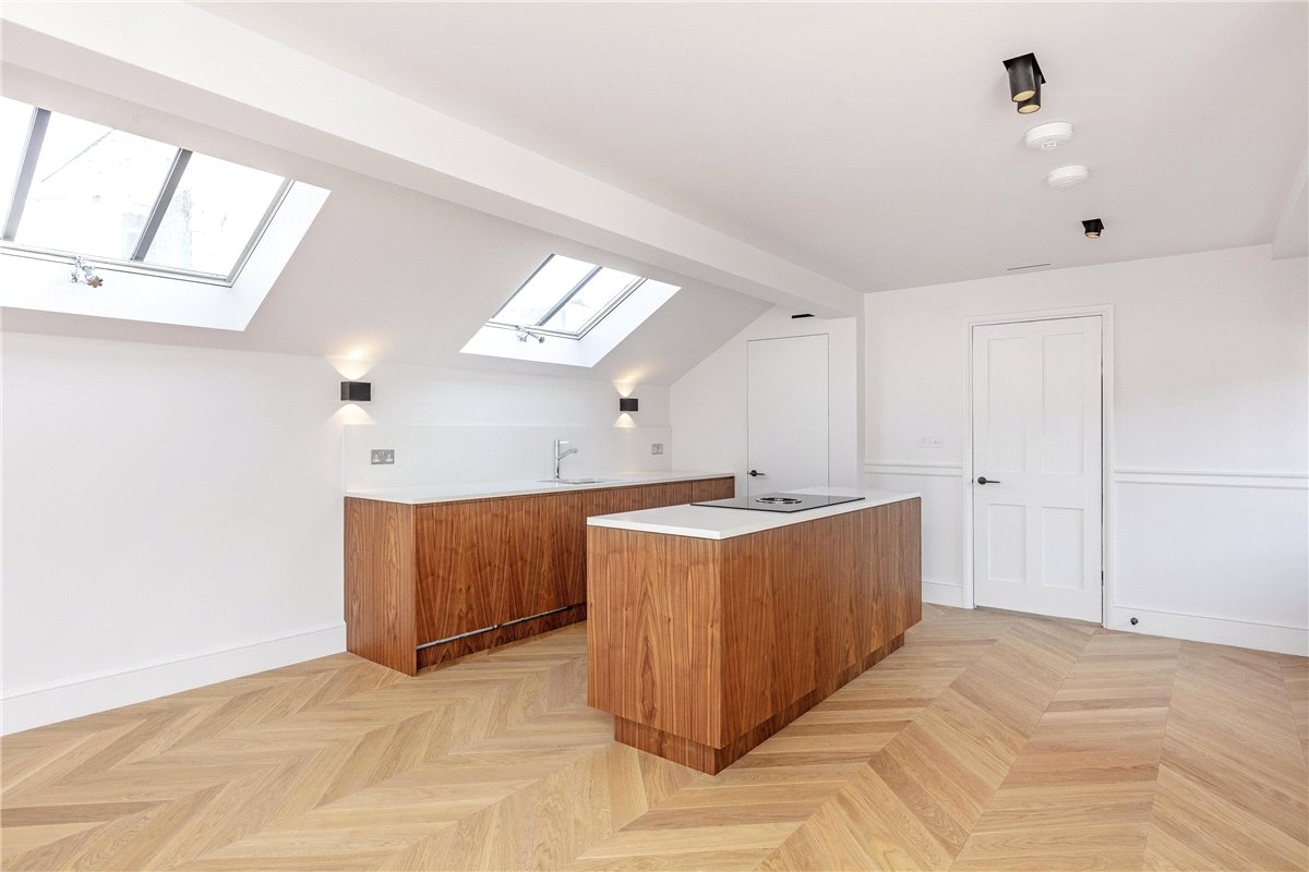 2 bedroom flat, Weymouth Mews, Marylebone W1G - Available