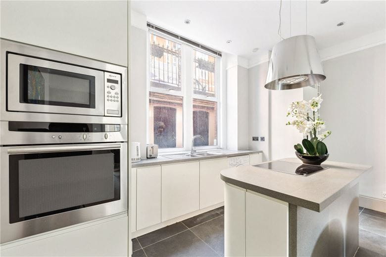 2 bedroom flat, Bickenhall Street, Marylebone W1U - Let Agreed