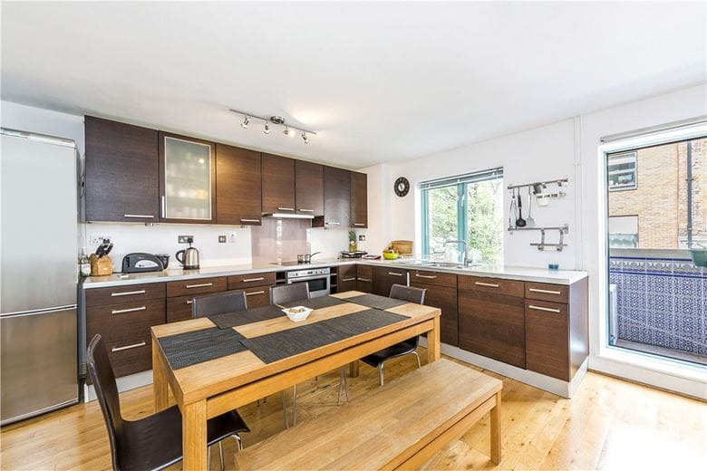 2 bedroom flat, Chapter Street, London SW1P - Available