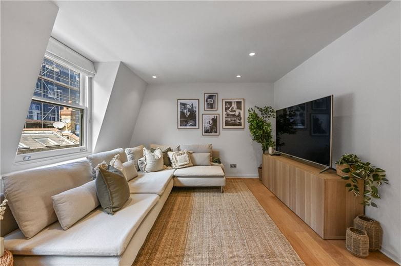2 bedroom flat, Bingham Place, Marylebone W1U - Available
