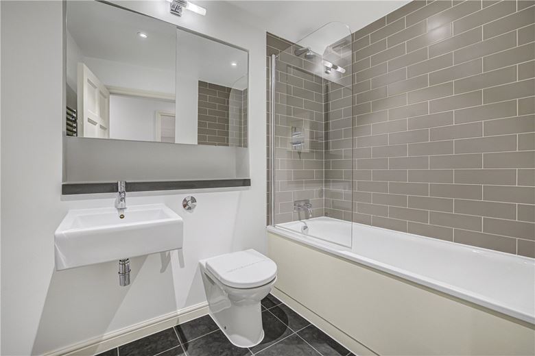 3 bedroom flat, Queen Anne Street, London W1G - Available