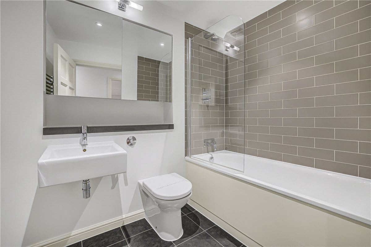 3 bedroom flat, Queen Anne Street, London W1G - Available