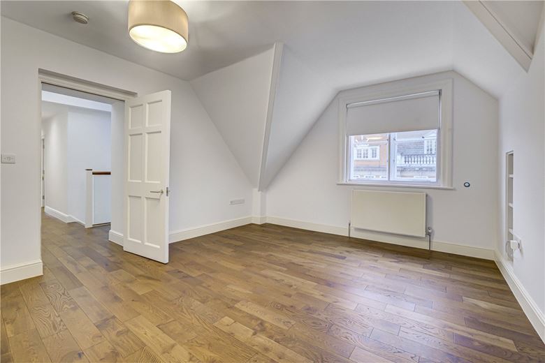 3 bedroom flat, Queen Anne Street, London W1G - Available