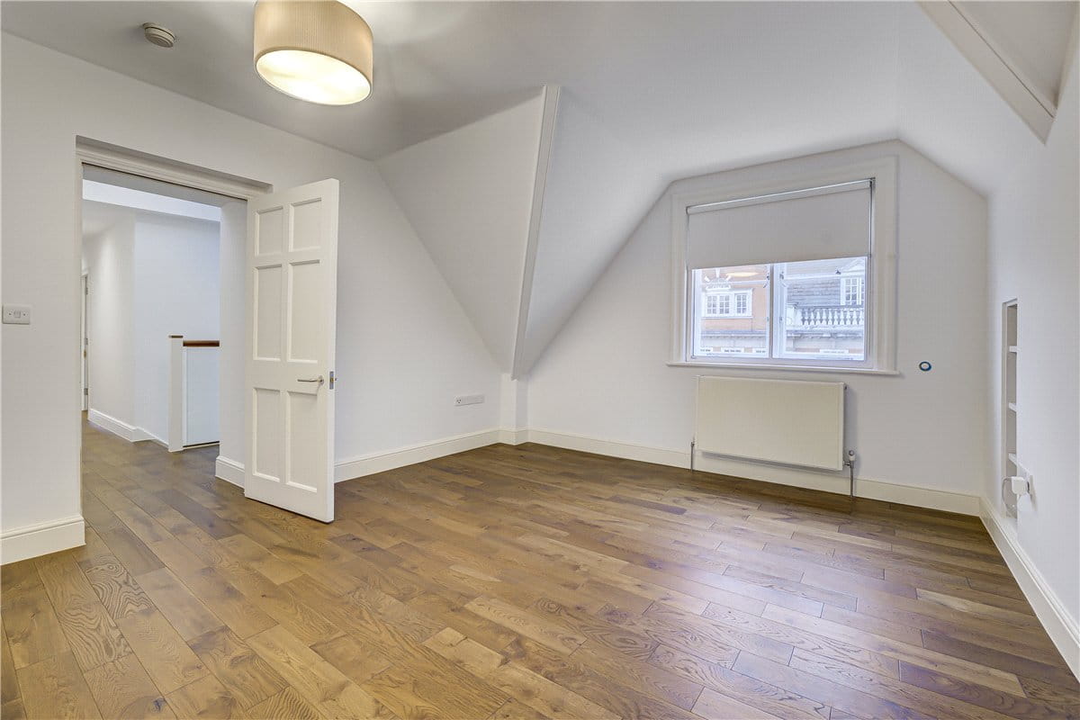 3 bedroom flat, Queen Anne Street, London W1G - Available