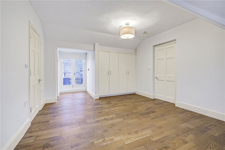 3 bedroom flat, Queen Anne Street, London W1G - Available