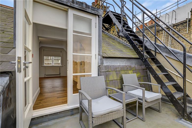 3 bedroom flat, Queen Anne Street, London W1G - Available