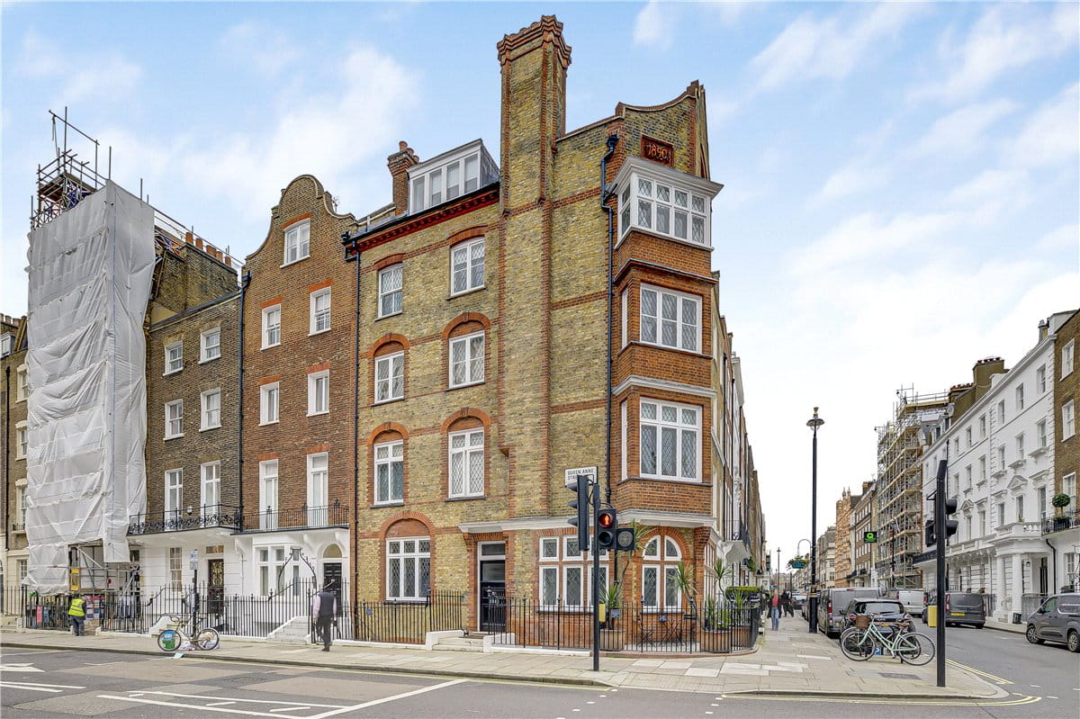 3 bedroom flat, Queen Anne Street, London W1G - Available