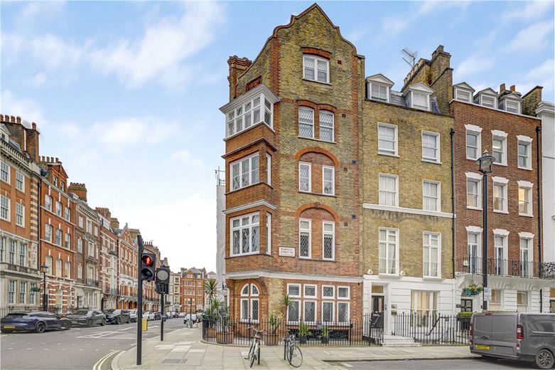 3 bedroom flat, Queen Anne Street, London W1G - Available