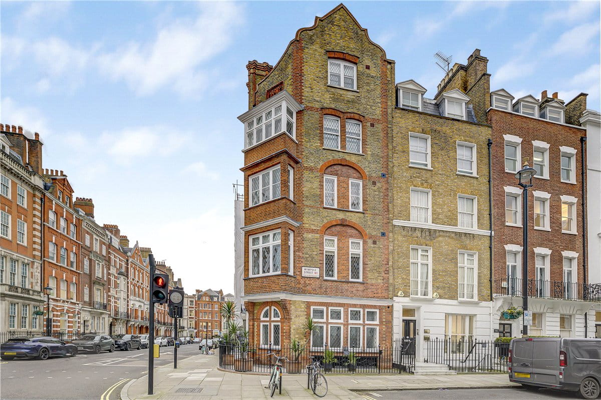 3 bedroom flat, Queen Anne Street, London W1G - Available