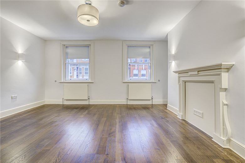 3 bedroom flat, Queen Anne Street, London W1G - Available