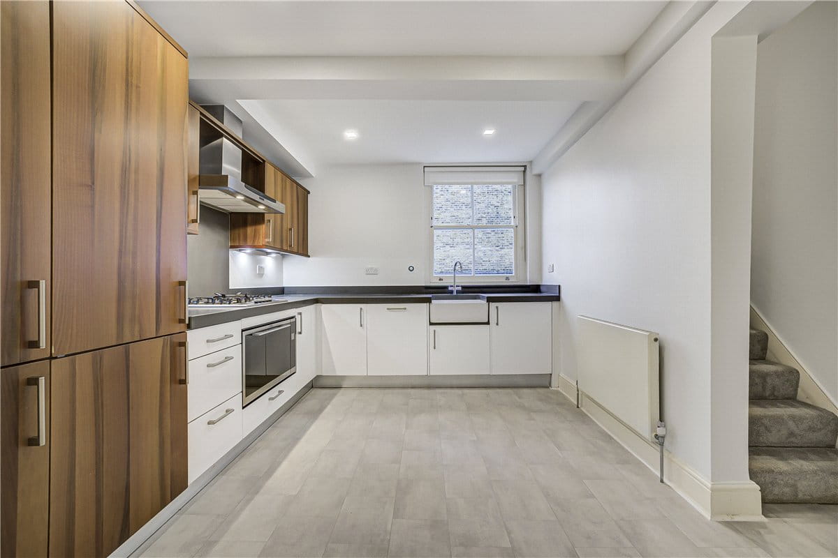 3 bedroom flat, Queen Anne Street, London W1G - Available