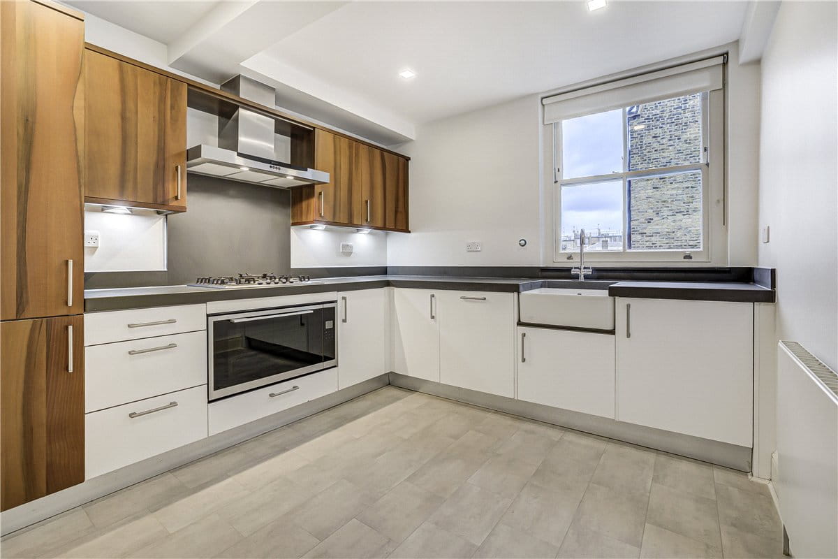 3 bedroom flat, Queen Anne Street, London W1G - Available