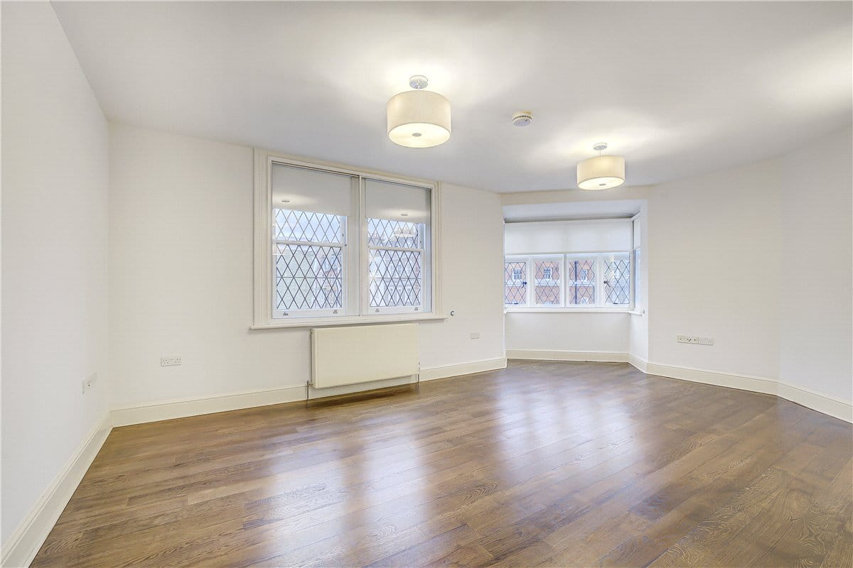 3 bedroom flat, Queen Anne Street, London W1G - Available