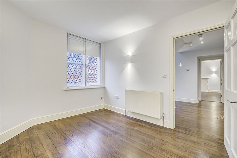 3 bedroom flat, Queen Anne Street, London W1G - Available