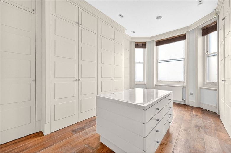 4 bedroom flat, Marylebone Road, Marylebone NW1 - Available