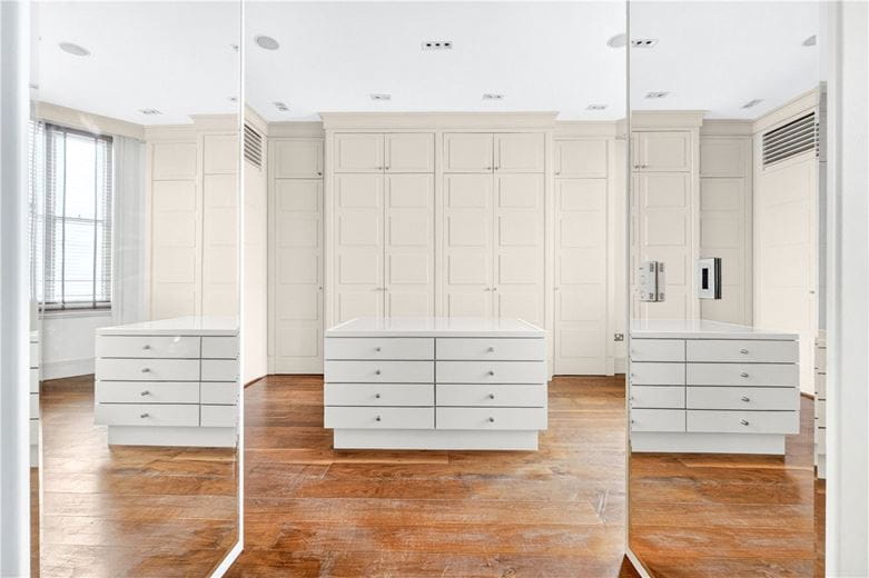 4 bedroom flat, Marylebone Road, Marylebone NW1 - Available