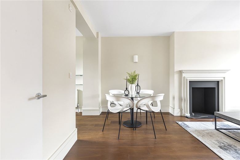 2 bedroom flat, Welbeck Street, Marylebone W1G - Available