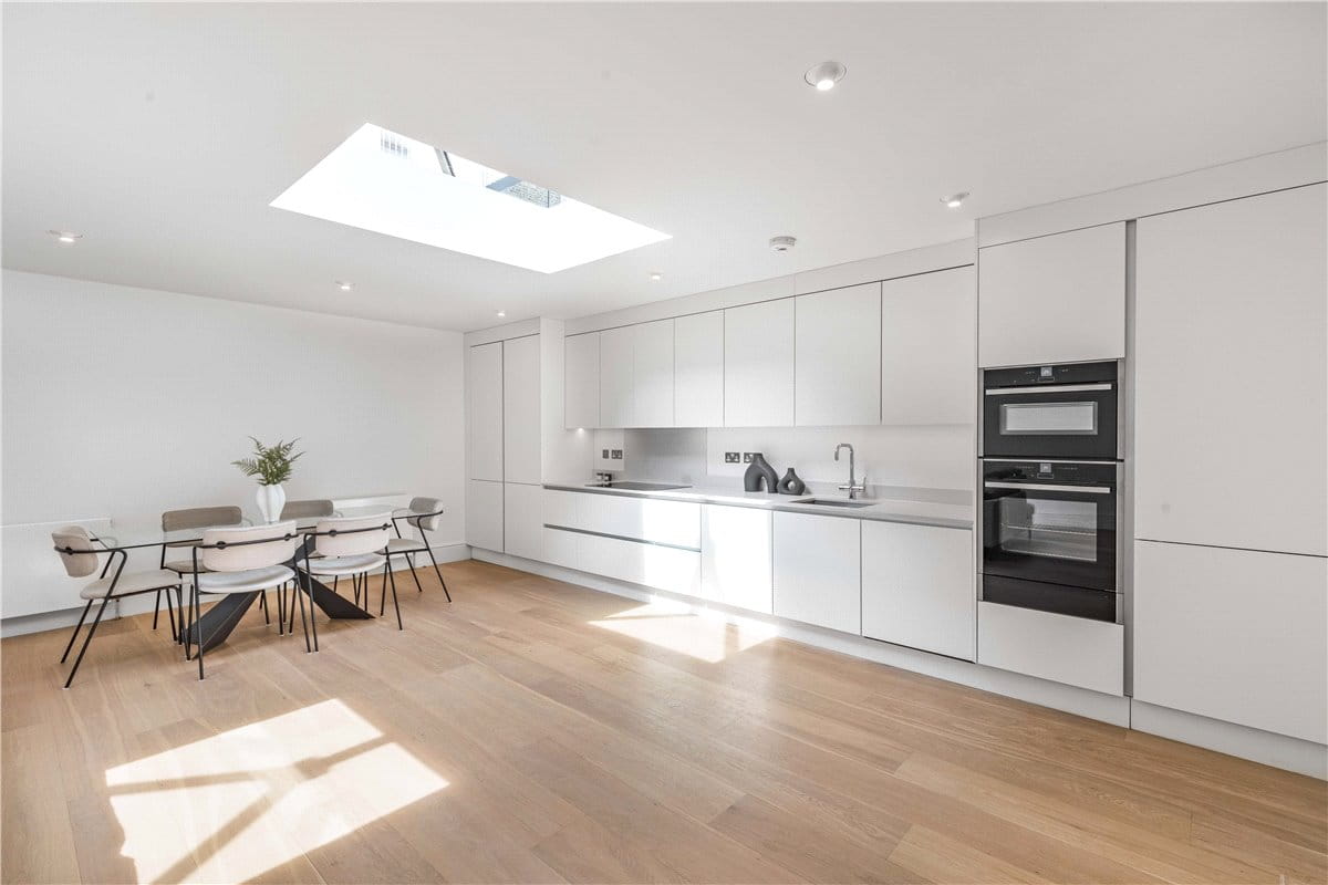 4 bedroom flat, Devonshire Place, Marylebone W1G - Available