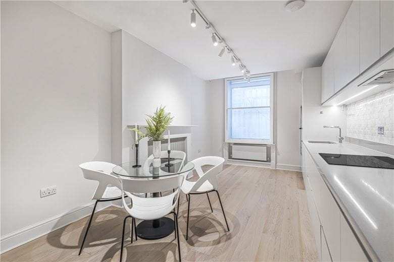 2 bedroom flat, Devonshire Street, Marylebone W1G - Available