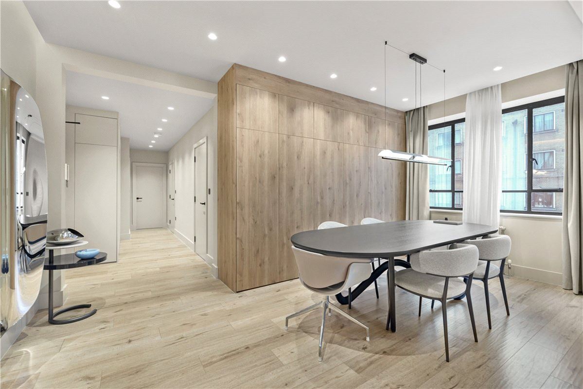 2 bedroom flat, Portland Place, Marylebone W1B - Available