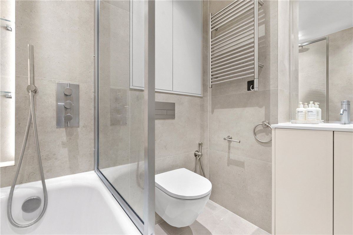2 bedroom flat, Portland Place, Marylebone W1B - Available
