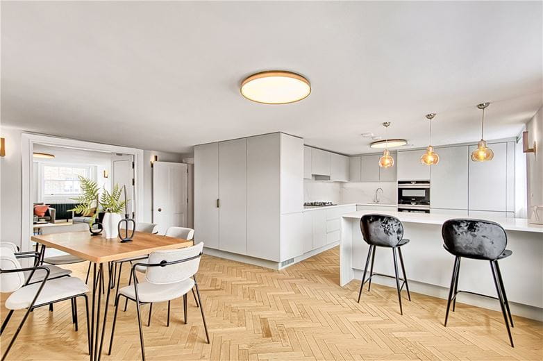 4 bedroom flat, Harley Street, London W1G - Available